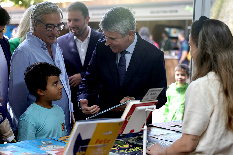Desvalorização do Plano Nacional de Leitura é retrocesso cultural e educativo de enorme gravidade