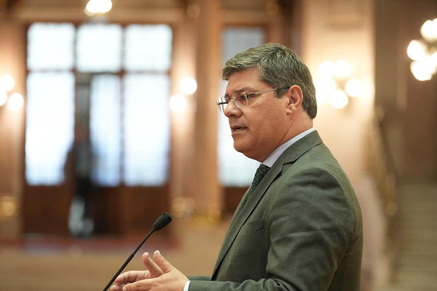 Lei dos estrangeiros: Governo não ouviu o PS e preferiu o Chega