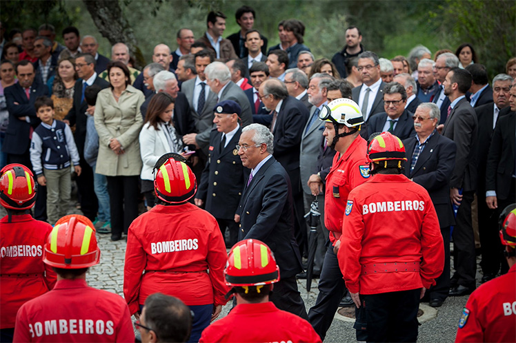 António Costa homenageia bombeiros sob a bandeira da dignidade humana