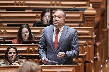 Alterações conquistadas pelo PS aprofundam direitos dos residentes nas regiões autónomas