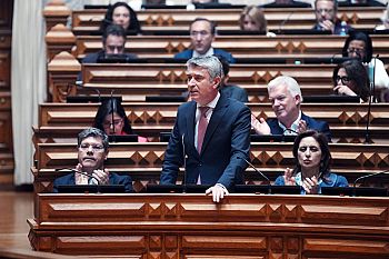 José Luís Carneiro pergunta até quando Montenegro vai manter insensibilidade