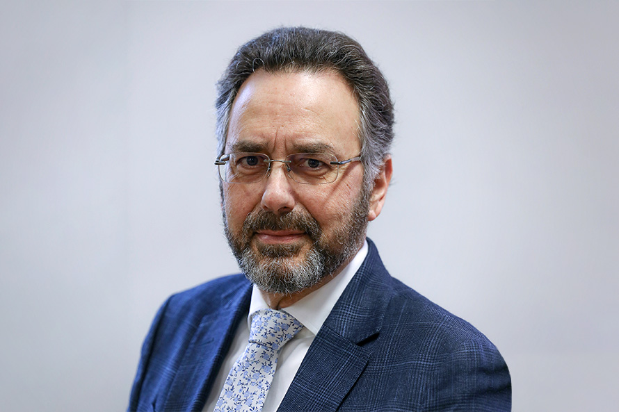 Por uma radical defesa das instituições