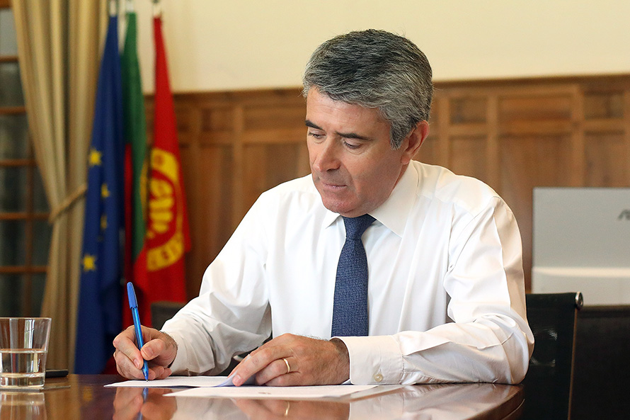 Um Governo de muita parra e pouca uva