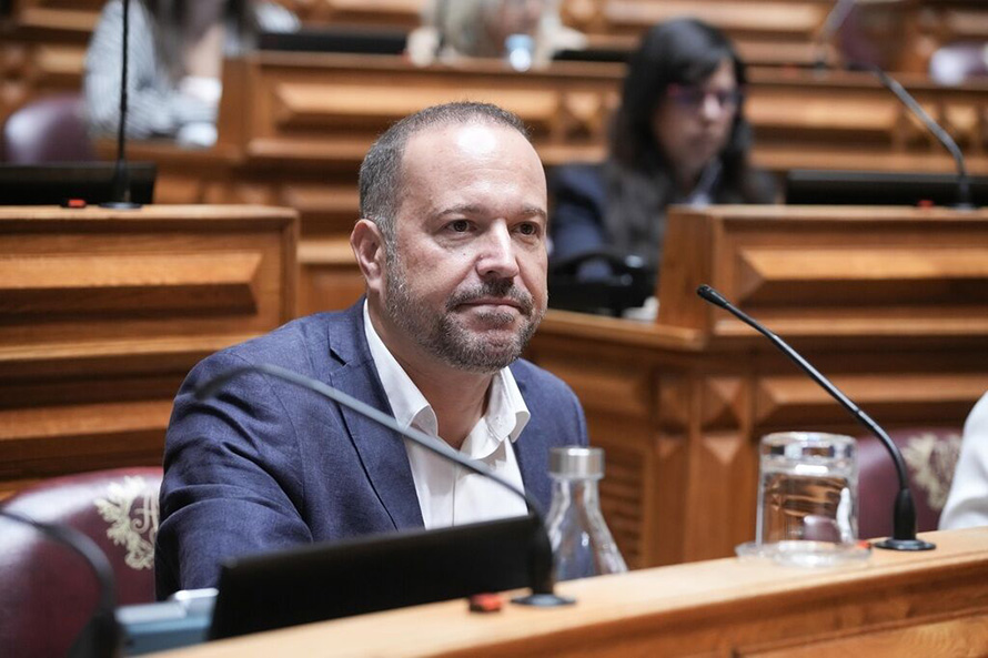 Francisco César questiona Governo sobre promessa de apoio de 22 milhões de euros aos agricultores açorianos