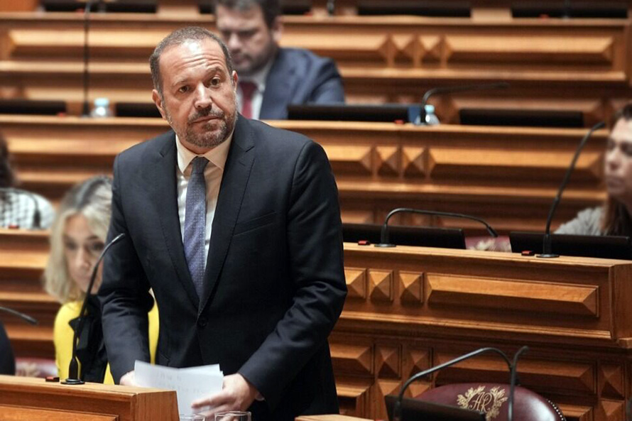 Francisco César acusa Governo de abandonar os trabalhadores açorianos da Base das Lajes