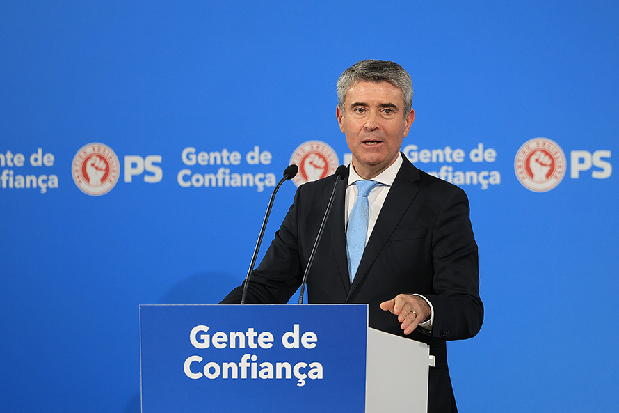 Abstenção do Partido Socialista serve o país