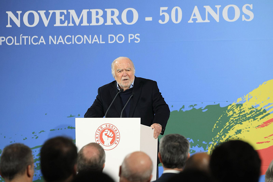 Celebrar o 25 de Novembro como vitória democrática liderada pelo PS