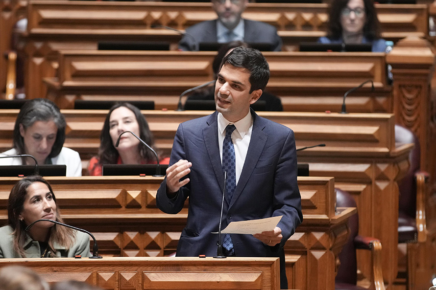 PS pede ao Governo para cumprir a lei e isentar as portagens na A41, A19 e A8