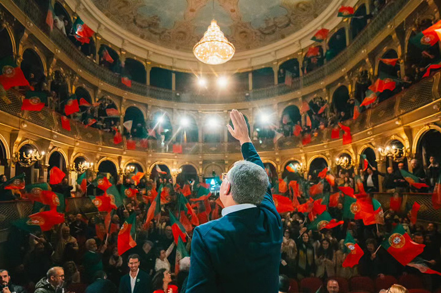 Seguro é a “força tranquila” que Portugal precisa