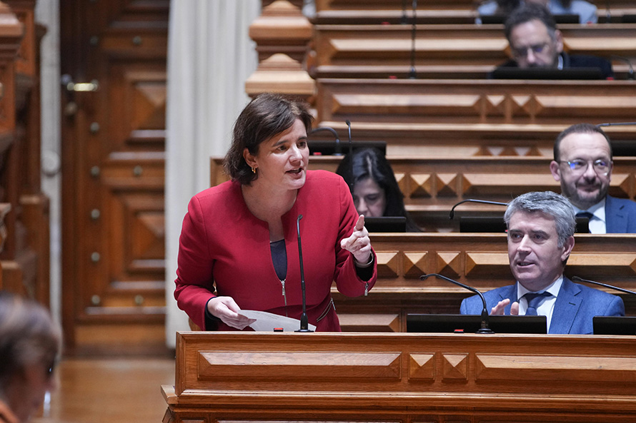 Silêncio da ministra da Saúde é cada vez mais insustentável