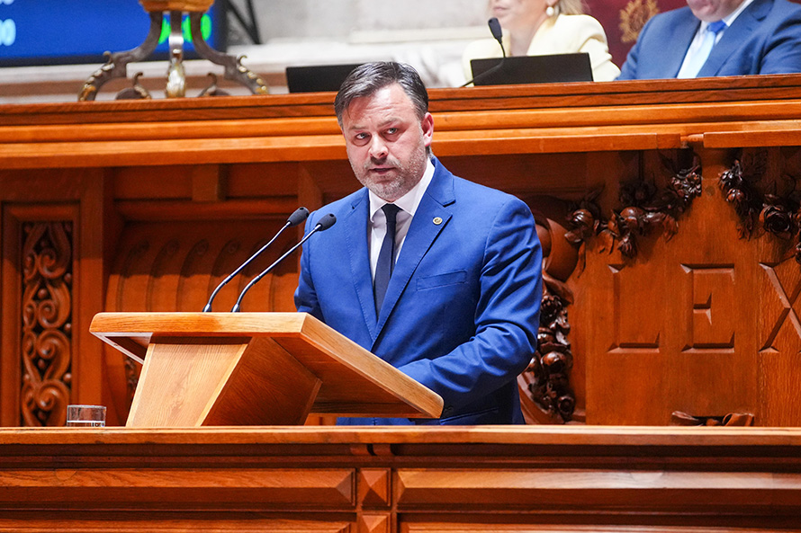 PS quer reforçar as competências do Parlamento na Defesa Nacional