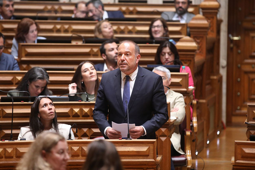 Francisco César acusa Governo de falhar aos Açores e exige igualdade e respeito