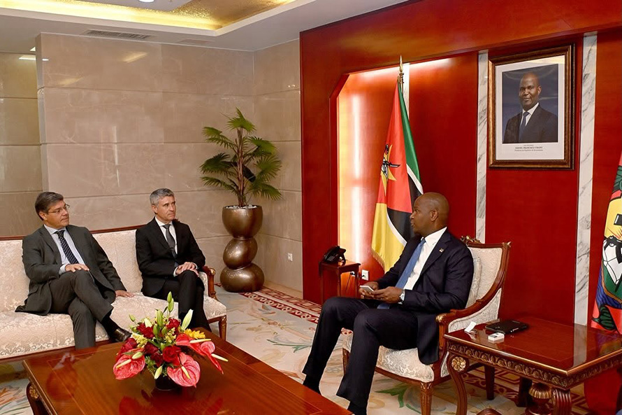 José Luís Carneiro garante compromisso do PS para o desenvolvimento de Moçambique