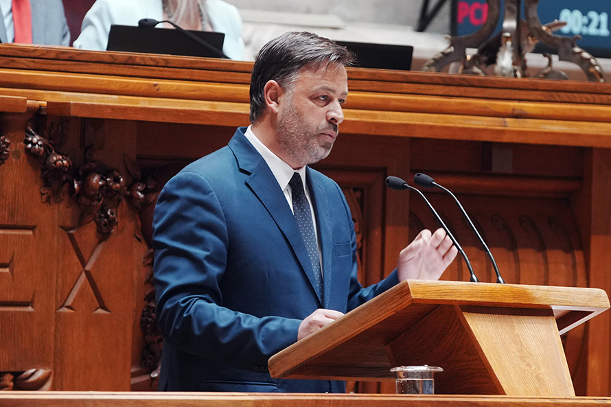 Estradas que o PS colocou no PRR estão hoje a transformar o Alentejo