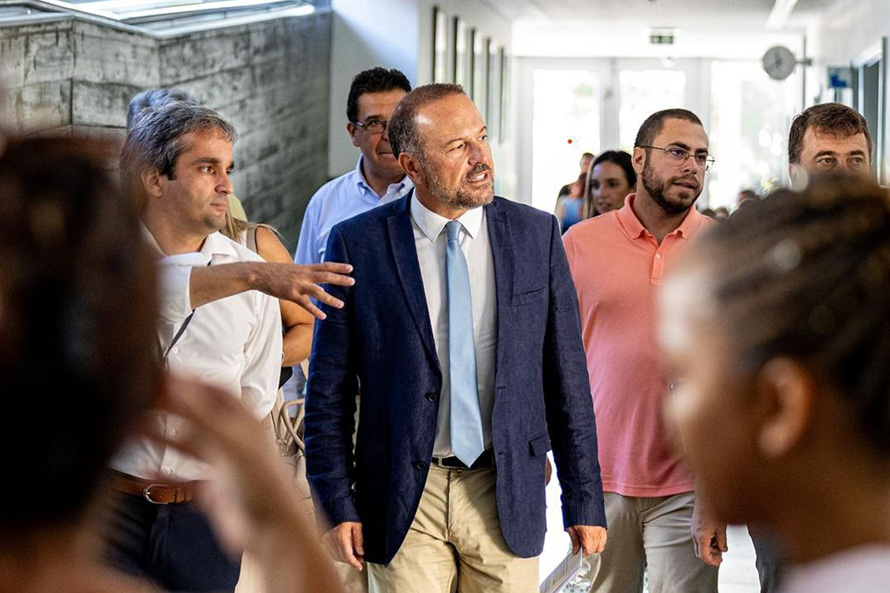 Francisco César denuncia falta de manutenção nas escolas e de cursos de formação para profissionalização