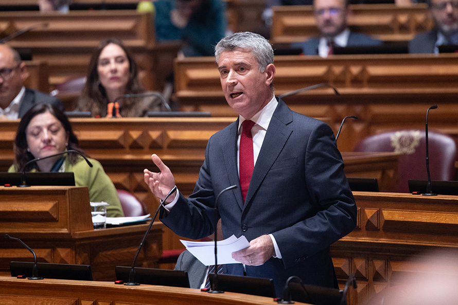 PS desafia Governo a mobilizar imóveis do IHRU para responder à crise da habitação