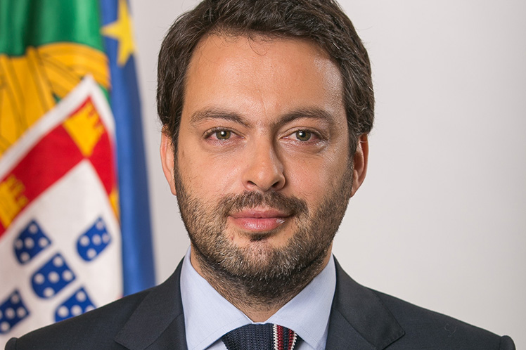 NÚMERO DE JOVENS QUE NÃO ESTUDA NEM TRABALHA ESTÁ A DIMINUIR