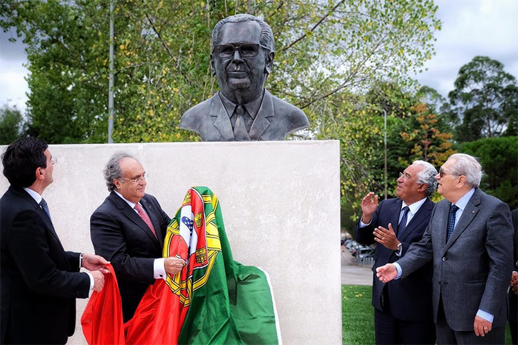 António Costa homenageia António Arnaut