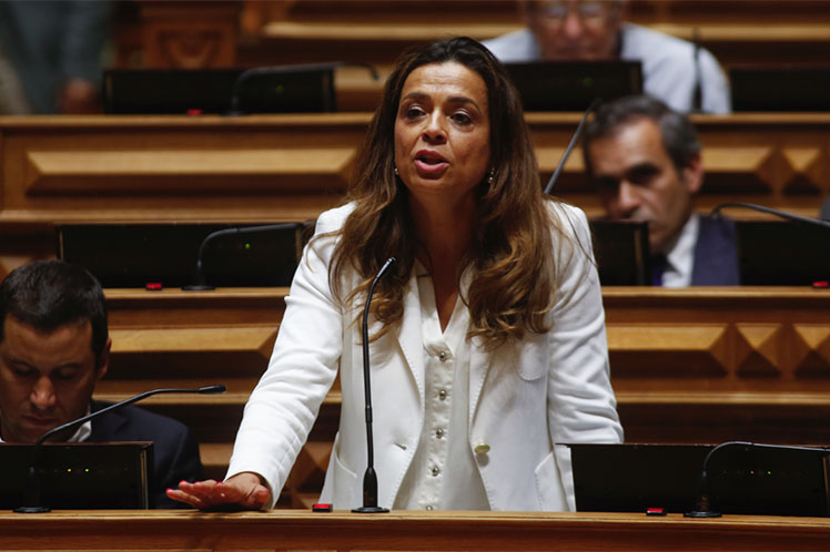 PS defende com total abertura descentralização para as autarquias