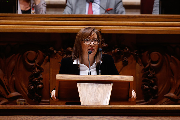 PS elogia Orçamento que “coloca no centro as pessoas”