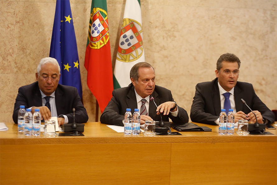 Deputados do PS reúnem-se com António Costa dia 16