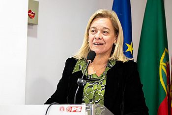 Carla Tavares eleita presidente da FAUL