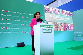Ana Mendes Godinho assume compromisso de 10 mil casas até 2030 e mais transportes no concelho