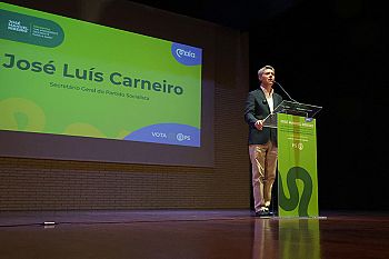 José Luís Carneiro denuncia falhanço no pré-escolar e acusa Governo de falta de humildade democrática