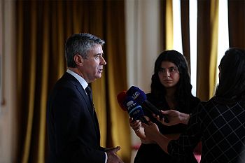 José Luís Carneiro lembra “personalidade incontornável” para a consolidação da democracia e a afirmação de Portugal como país global