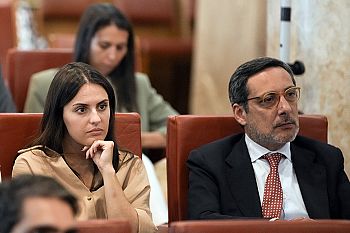 PS exige esclarecimentos ao Governo sobre atraso no pagamento do prémio salarial devido aos jovens