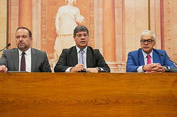 PS critica ataque do Governo às regiões autónomas e avança com apreciação parlamentar