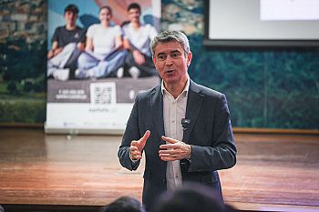 Seguro é “fiel da balança” num sistema político desequilibrado para a direita