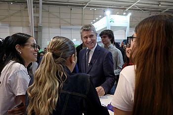 José Luís Carneiro visitou a Futurália com foco na formação e futuro das novas gerações