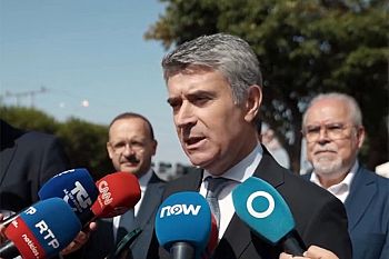 José Luís Carneiro lamenta "insensibilidade atroz" do primeiro-ministro perante uma crise “como não há memória”