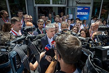 José Luís Carneiro exige explicações ao Governo e admite avançar com inquérito parlamentar