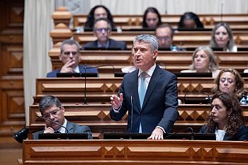 Governo revela insensibilidade na habitação e tem falhado na saúde